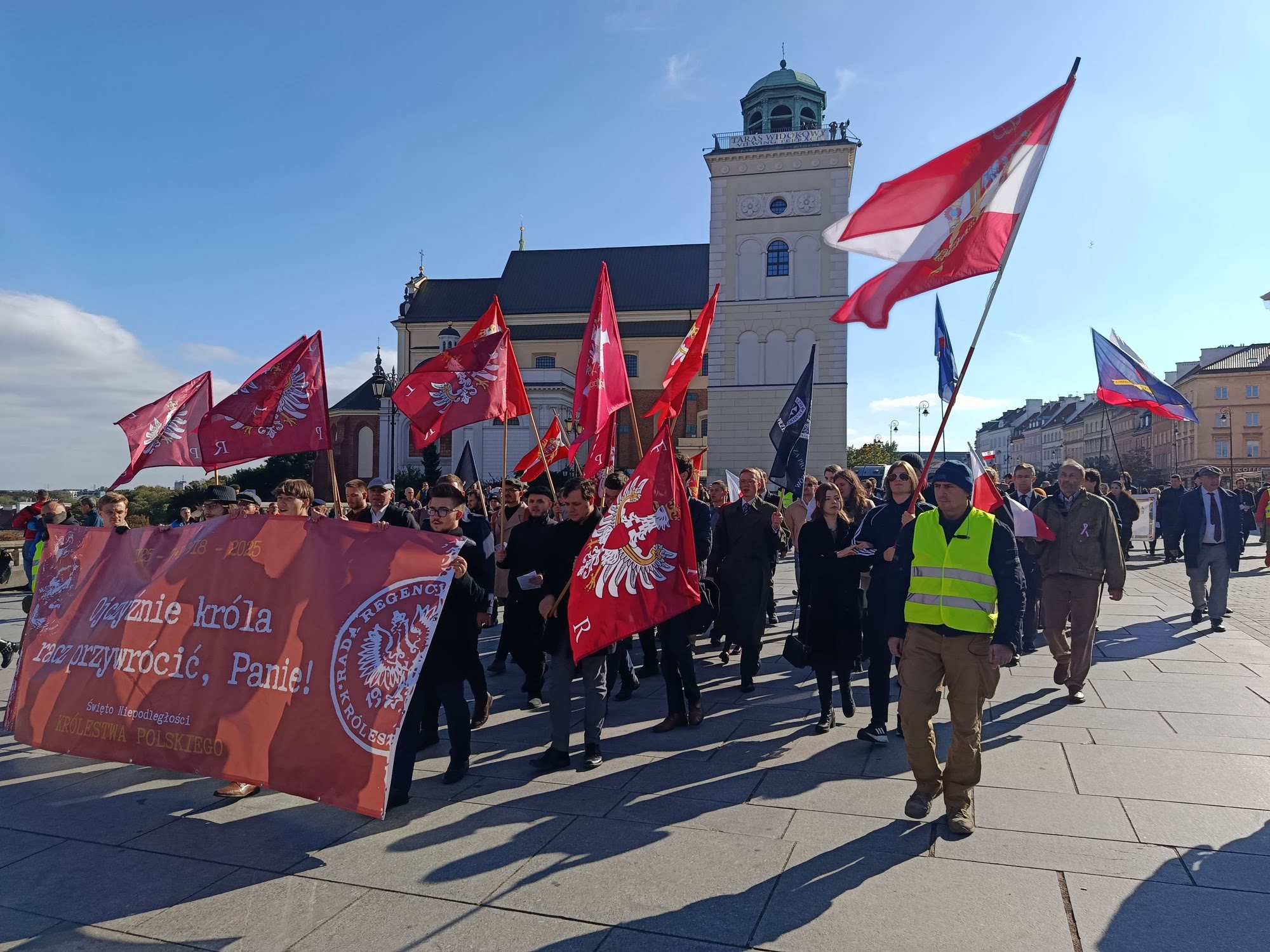 Rocznica ogłoszenia niepodległości - na zdjęciu uczestnicy marszu na Krakowskim Przedmieściu w Warszawie.